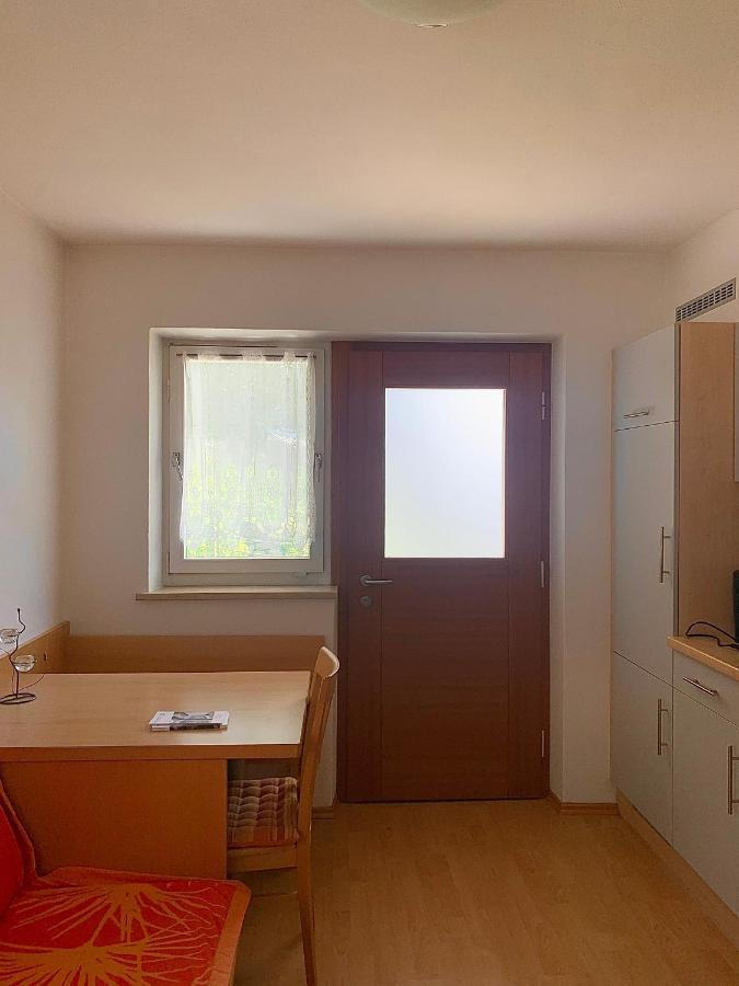 Garni Rika Bed & Breakfast Parcines Eksteriør bilde