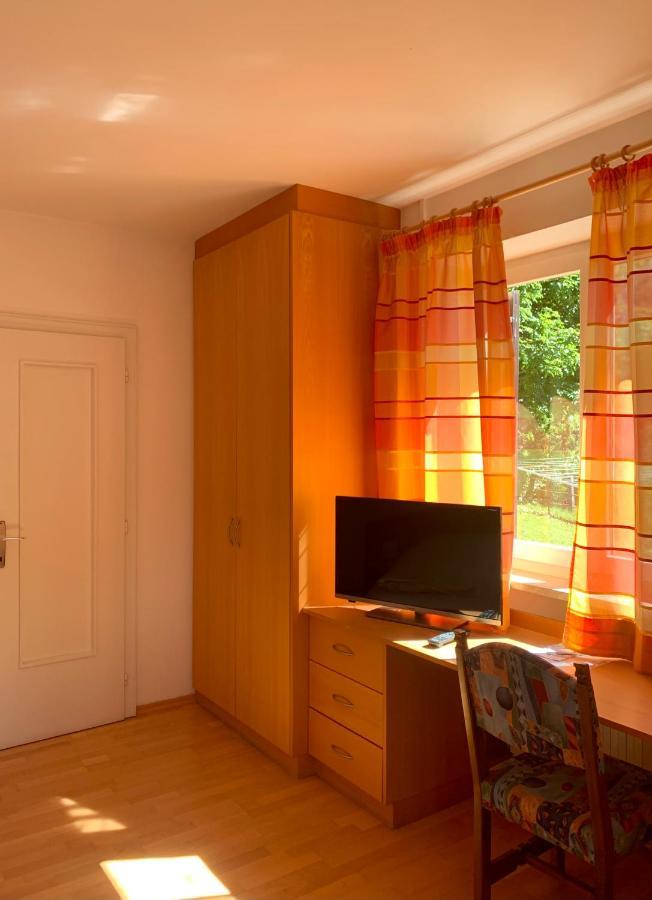Garni Rika Bed & Breakfast Parcines Eksteriør bilde