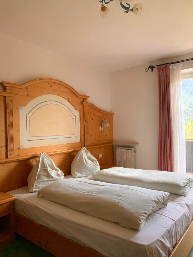 Garni Rika Bed & Breakfast Parcines Eksteriør bilde