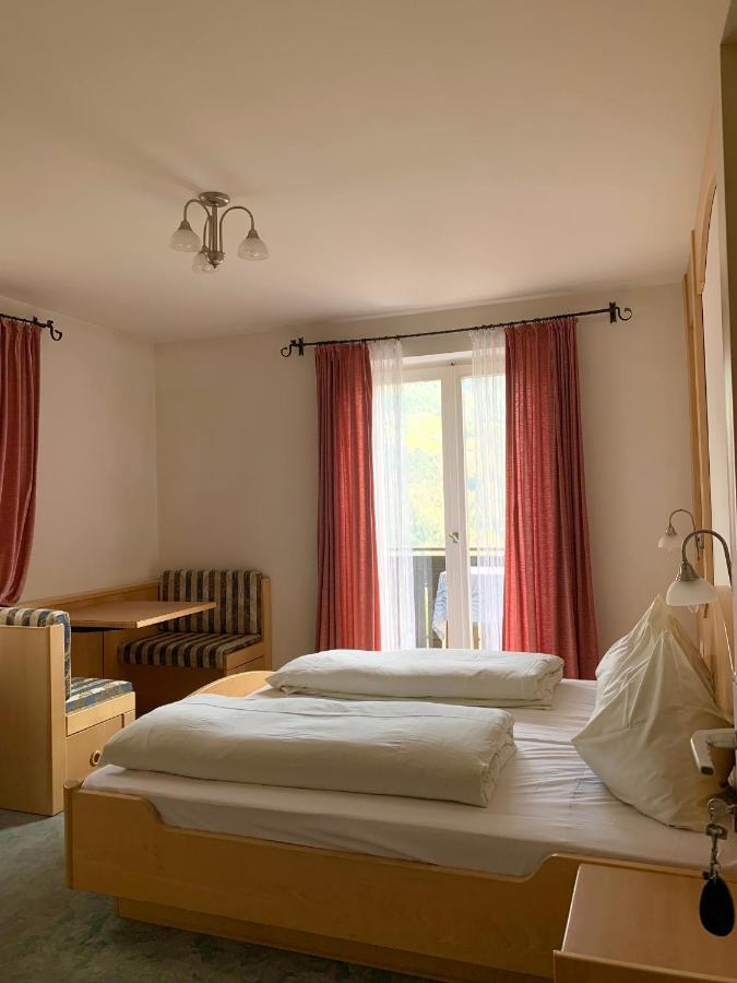 Garni Rika Bed & Breakfast Parcines Eksteriør bilde