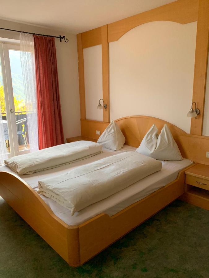 Garni Rika Bed & Breakfast Parcines Eksteriør bilde