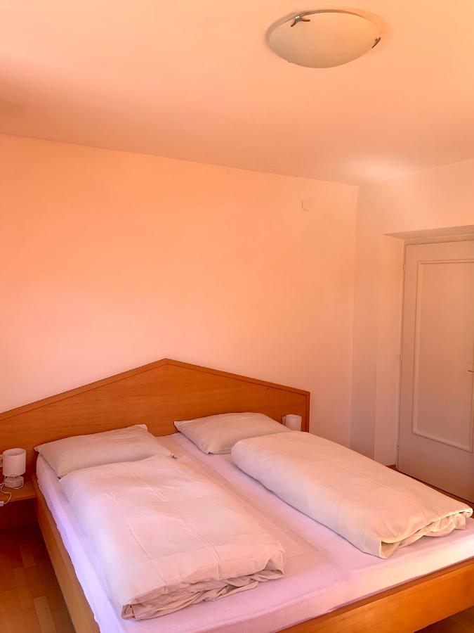 Garni Rika Bed & Breakfast Parcines Eksteriør bilde
