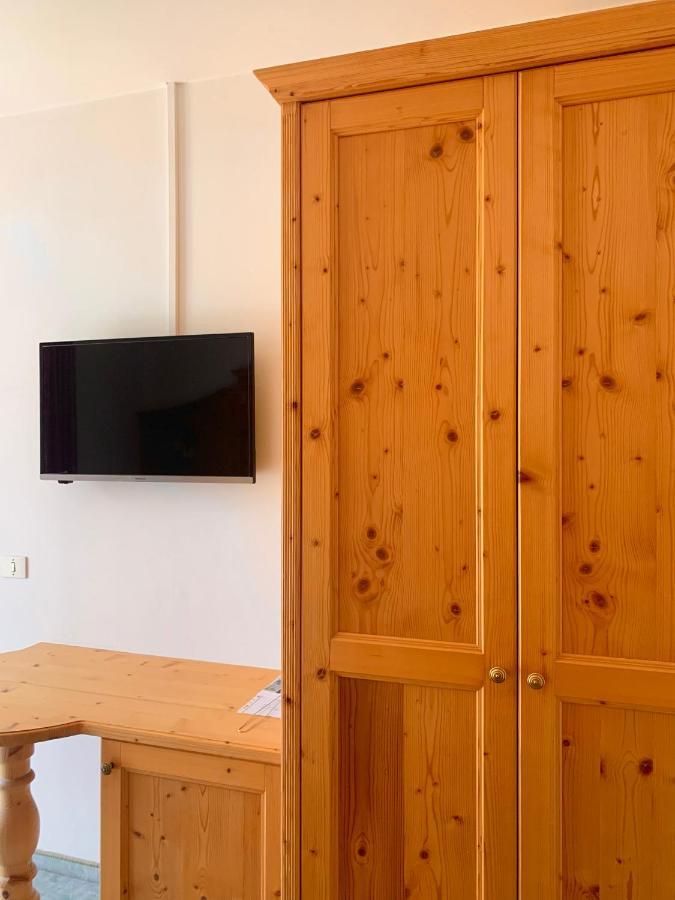 Garni Rika Bed & Breakfast Parcines Eksteriør bilde