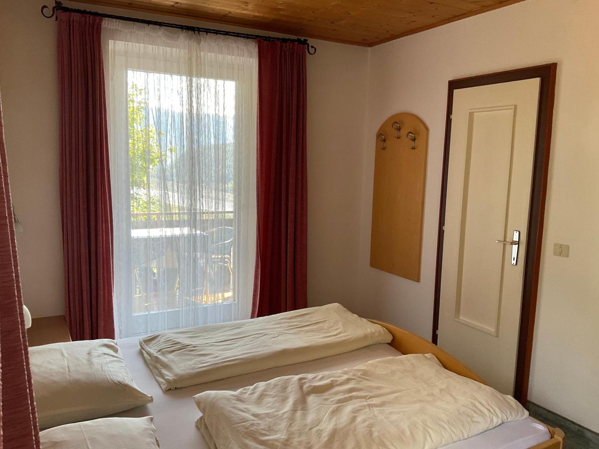 Garni Rika Bed & Breakfast Parcines Eksteriør bilde